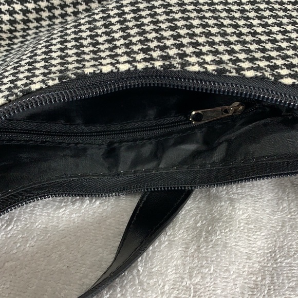 Small Shoulder Tweed Style Black White Silver Hardware Zipper Pocketbook Handbag - Picture 7 of 8